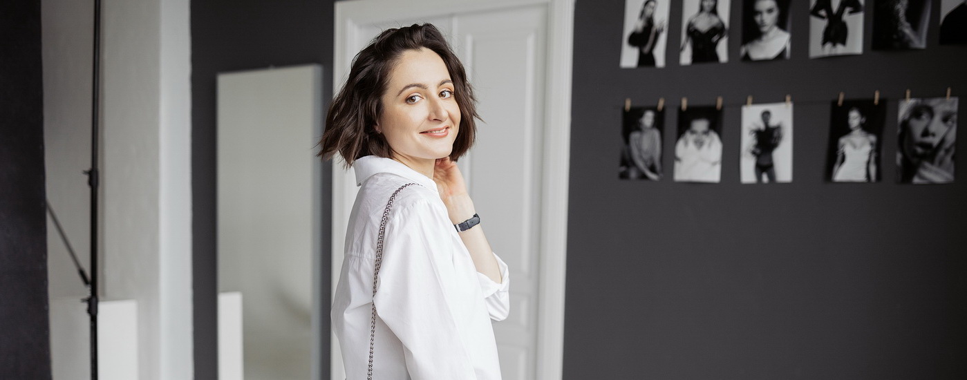 Как найти свой стиль одежды и научиться носить аксессуары: интервью со стилисткой Ириной Аваряскиной